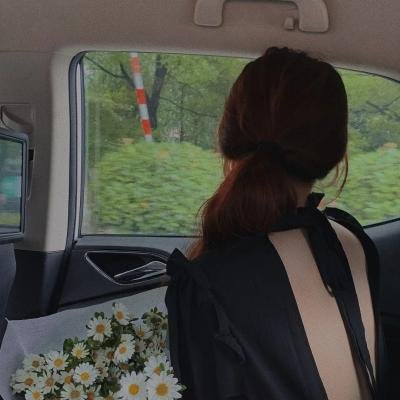 捅马蜂窝的女孩